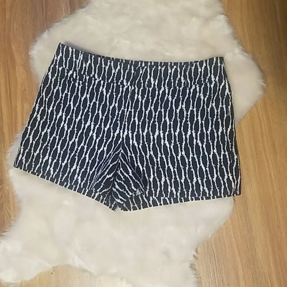 Loft Shorts - Picture 2 of 4